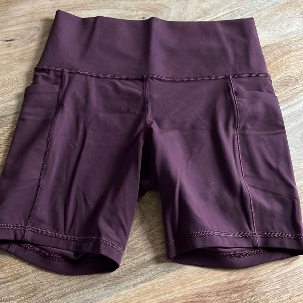 Athleta salutation stash pocket short